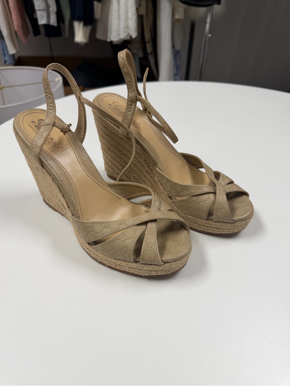 Gucci Tan Leather Cross-Strap Heeled Sandals - Picture 2 of 6